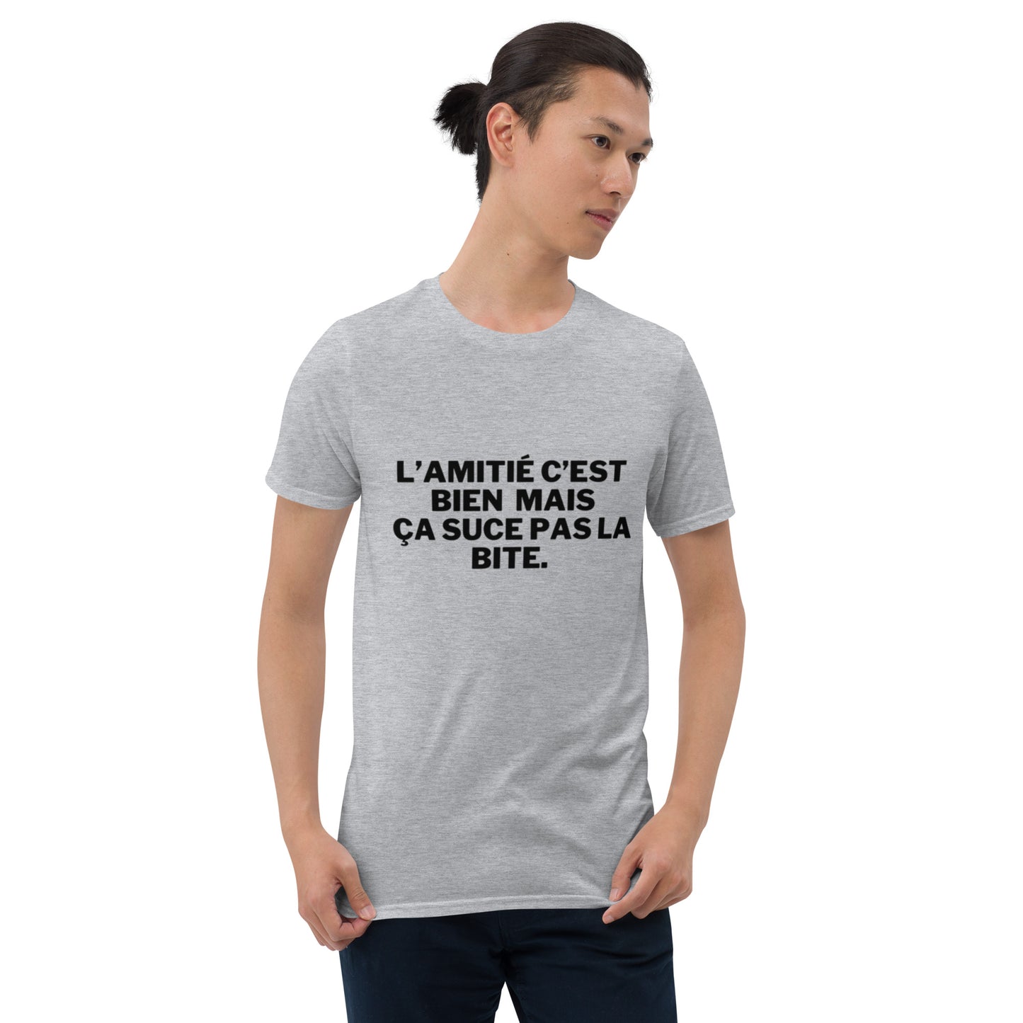 T-shirt Unisexe " l'amitié c'est bien mais ça suce pas la b*te "